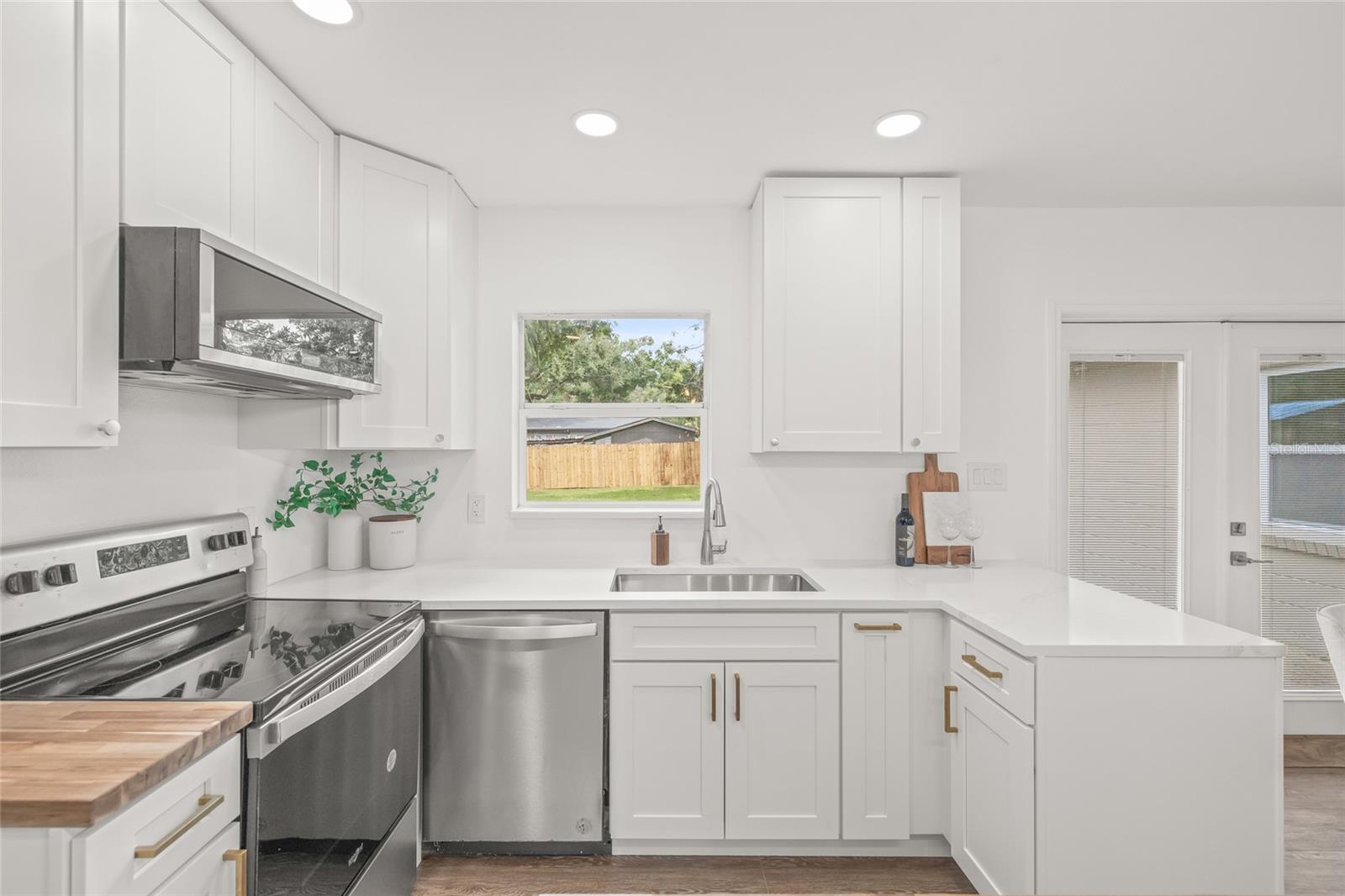 8719 N TEMPLE AVE, TAMPA, FL, 33617