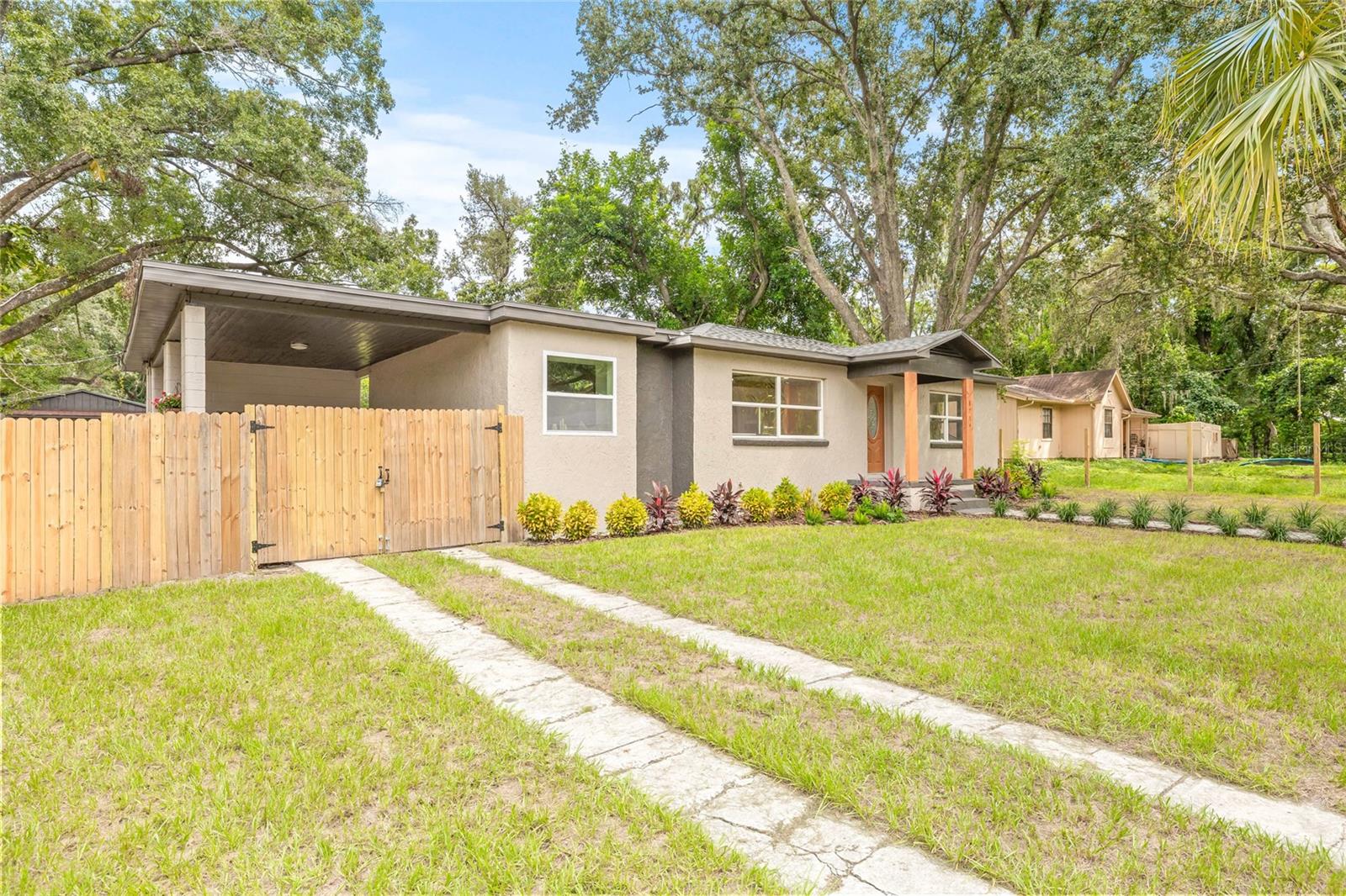 8719 N TEMPLE AVE, TAMPA, FL, 33617