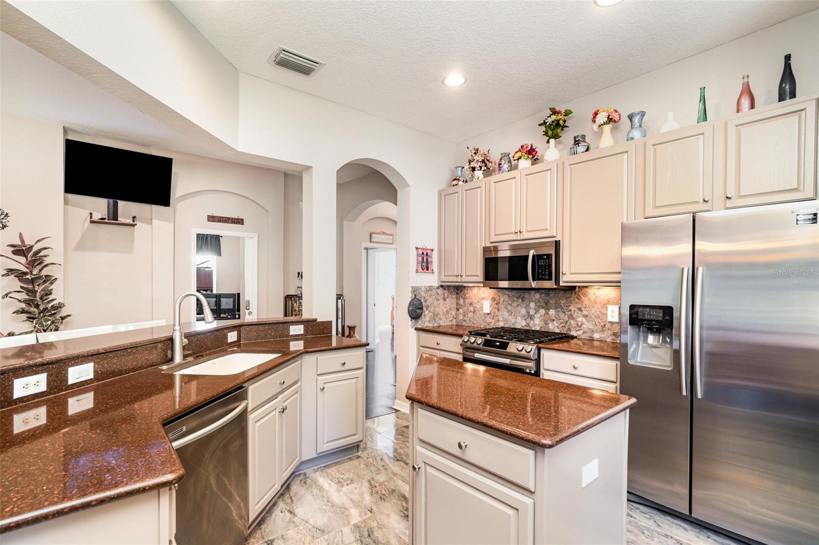 909 REGAL MANOR WAY, SUN CITY CENTER, FL, 33573