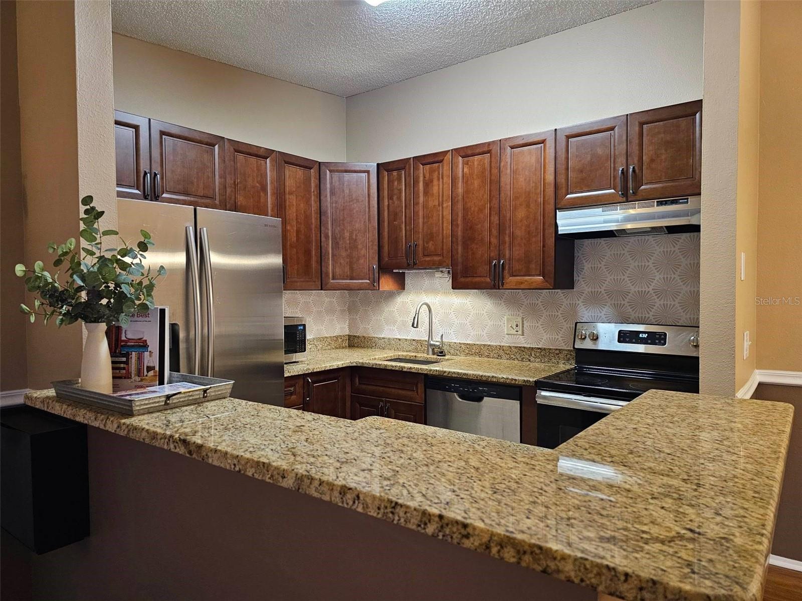 6012 LAKETREE LN #F, TEMPLE TERRACE, FL, 33617