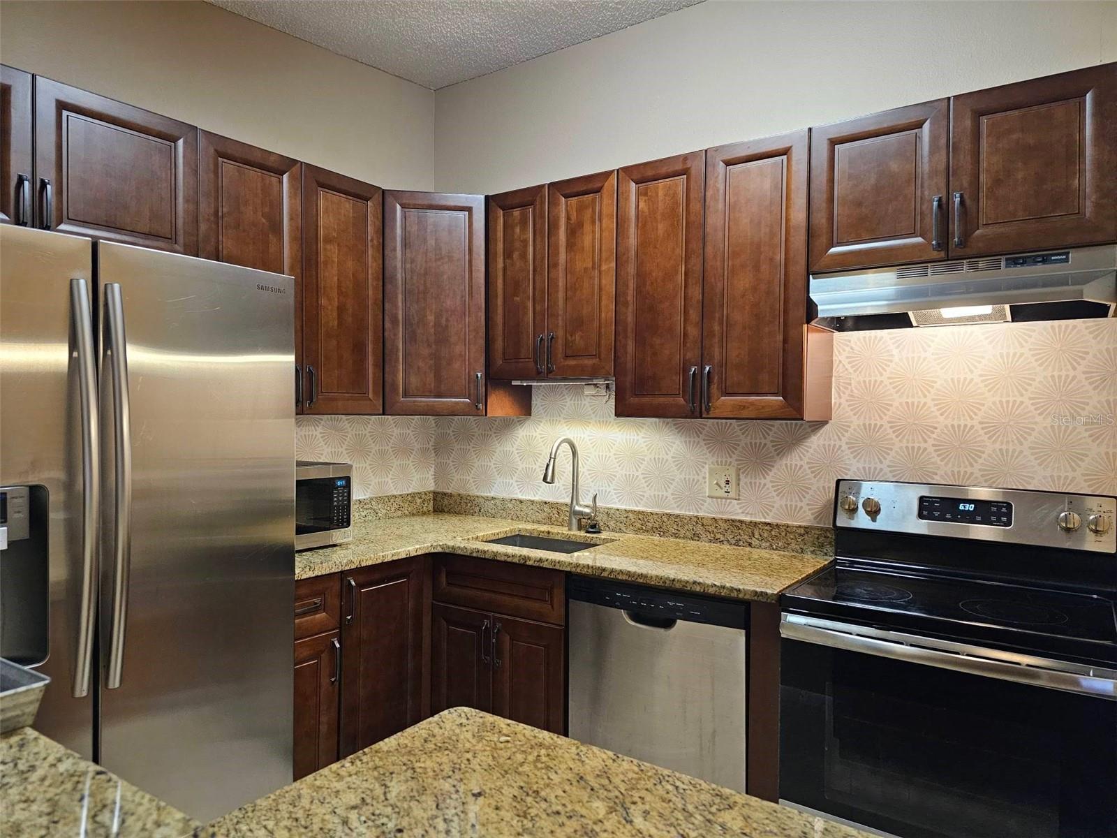 6012 LAKETREE LN #F, TEMPLE TERRACE, FL, 33617