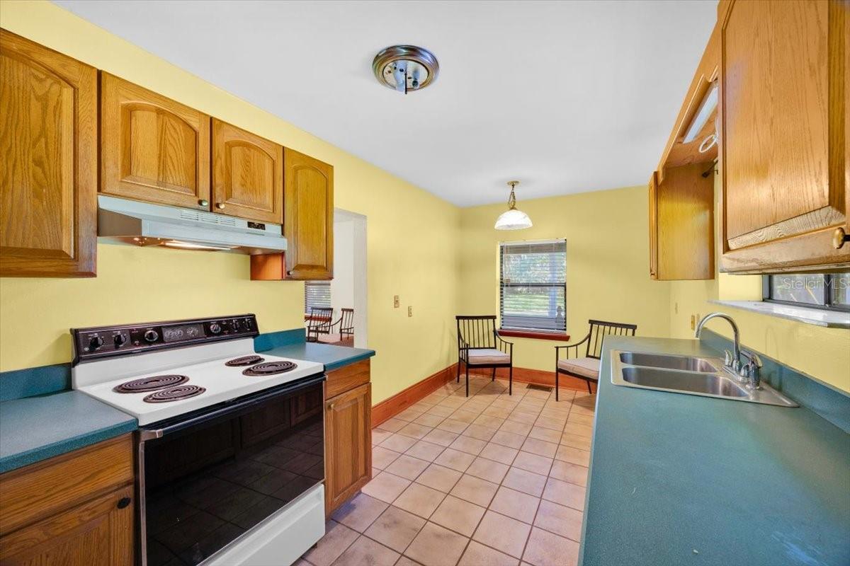 2652 N WOODLAND BLVD, DELAND, FL, 32720