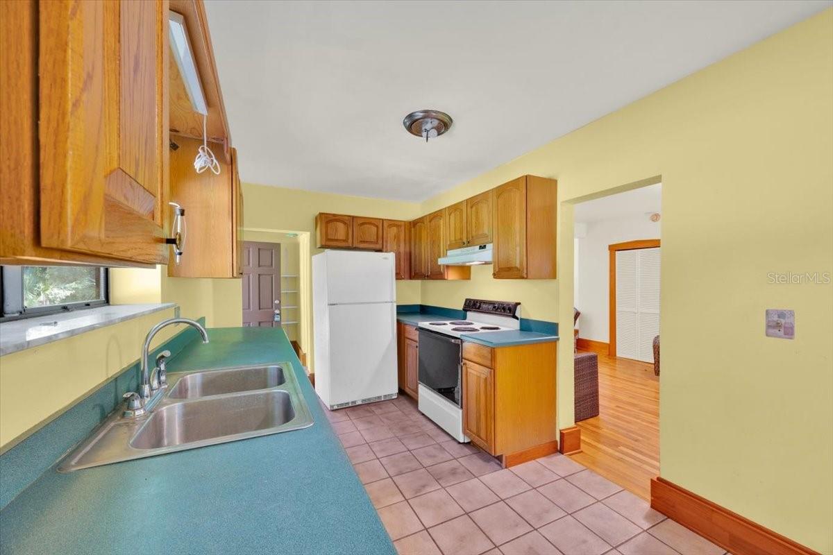 2652 N WOODLAND BLVD, DELAND, FL, 32720