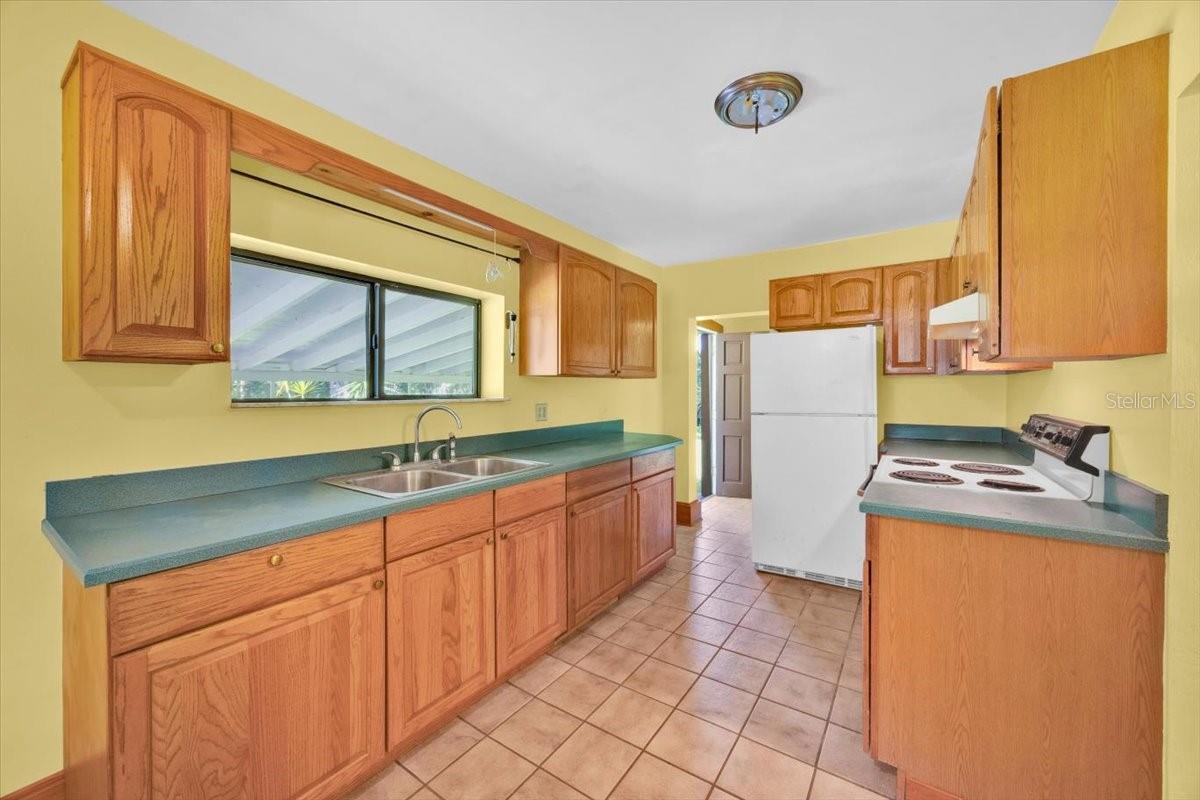 2652 N WOODLAND BLVD, DELAND, FL, 32720