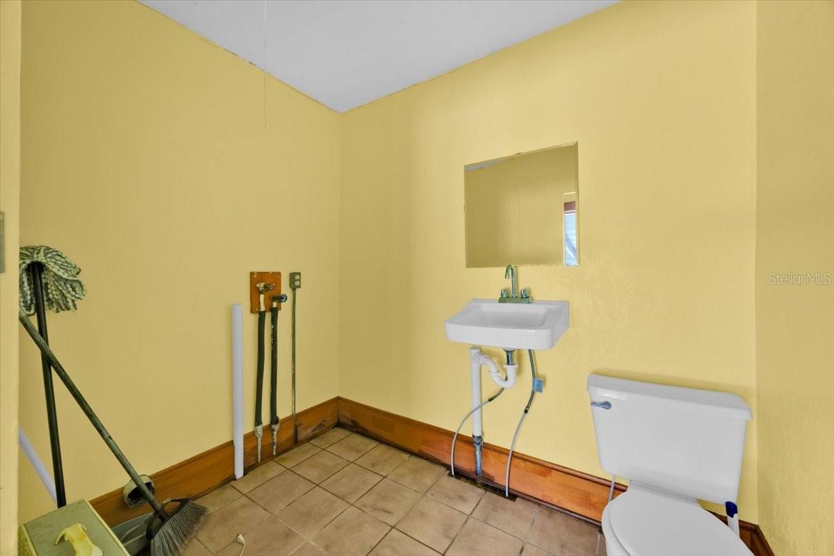 2652 N WOODLAND BLVD, DELAND, FL, 32720