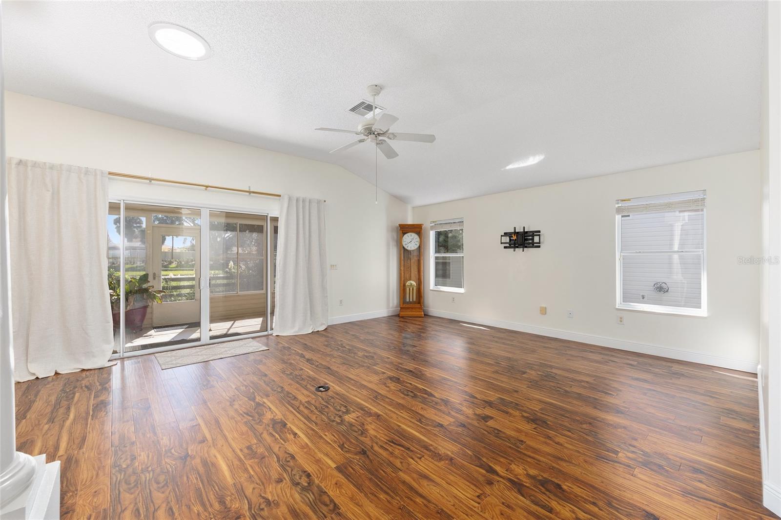 1185 OAK FOREST DR, THE VILLAGES, FL, 32162