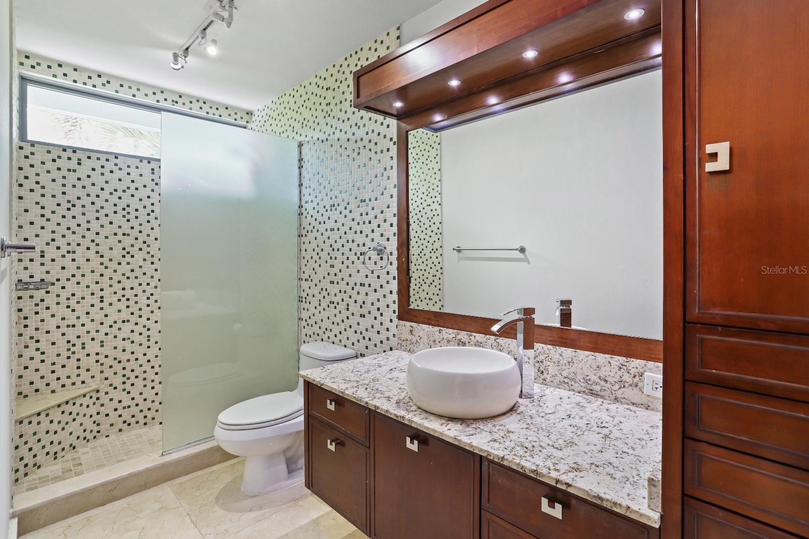 PR9115848 Property Photo