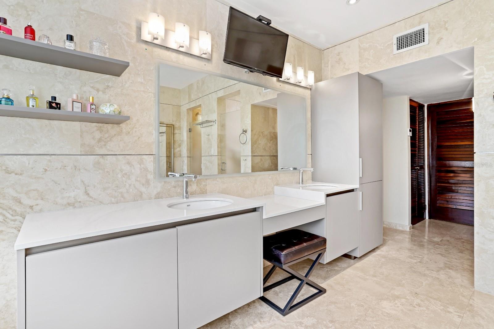 PR9115848 Property Photo