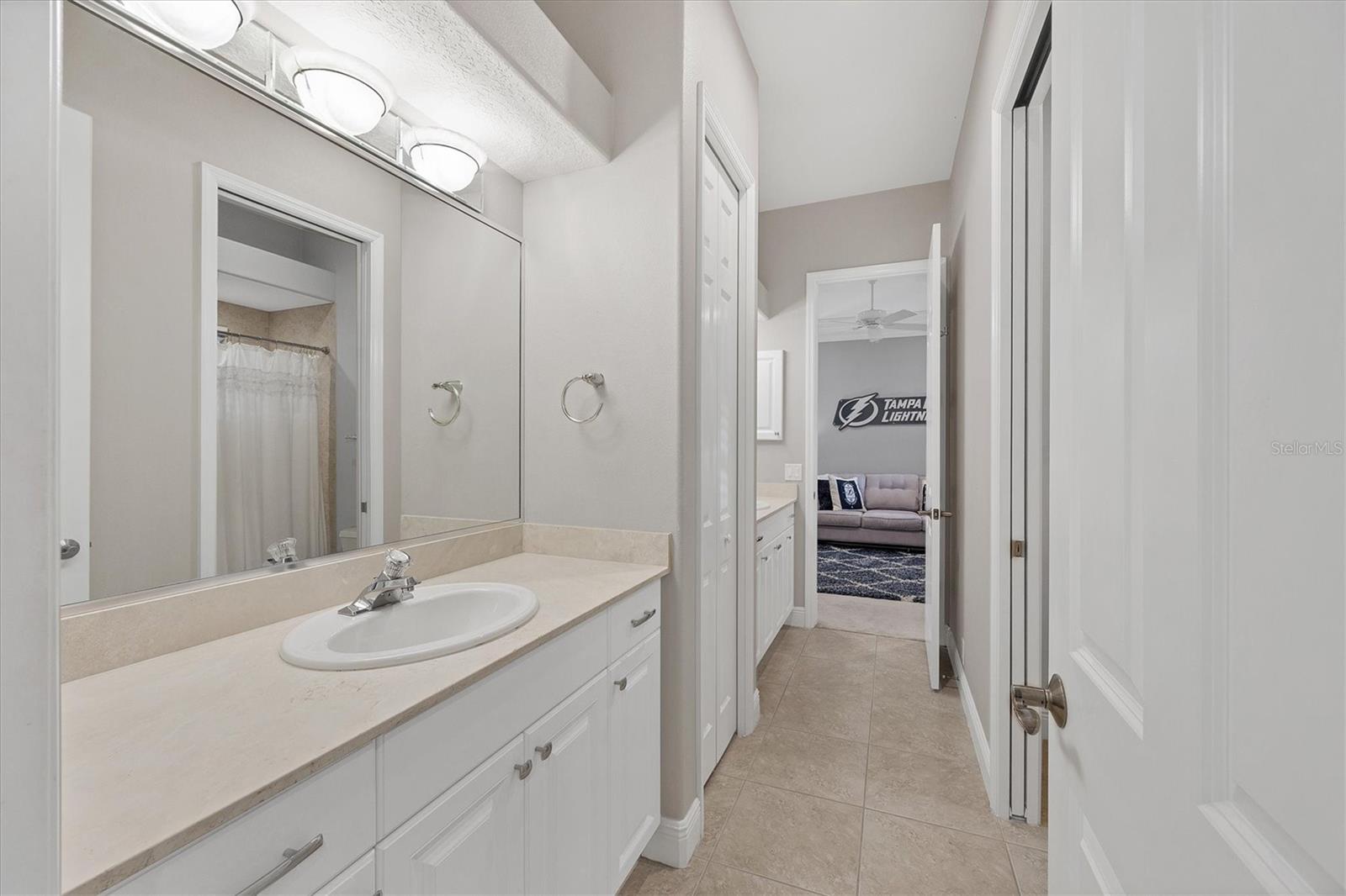 A4663948 Property Photo