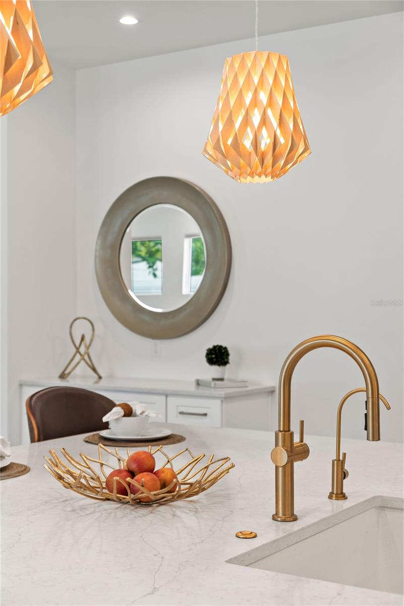 2219 MUSSELWHITE AVE, ORLANDO, FL, 32804