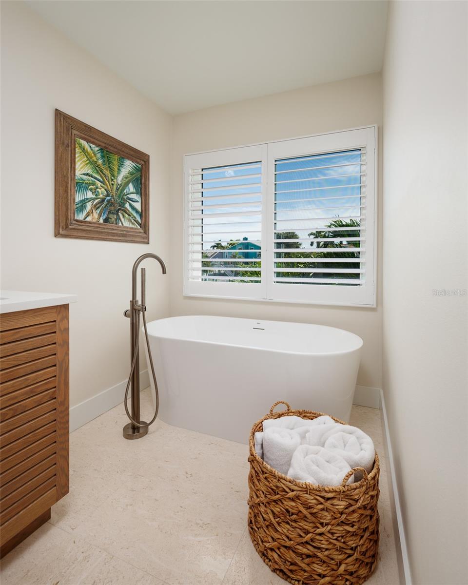 903 PINELLAS BAYWAY S #104, TIERRA VERDE, FL, 33715