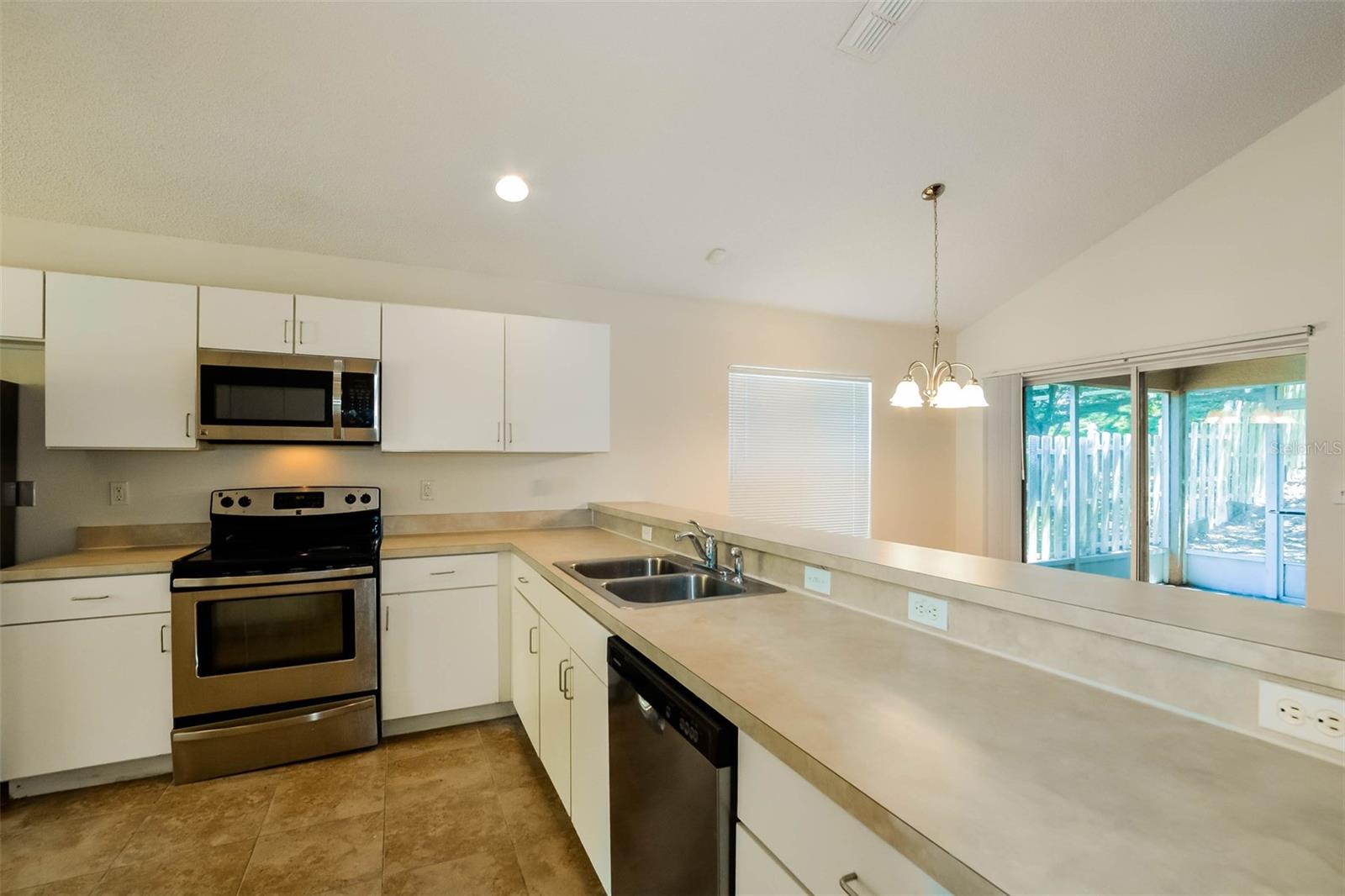 2046 NEWTOWN RD, GROVELAND, FL, 34736