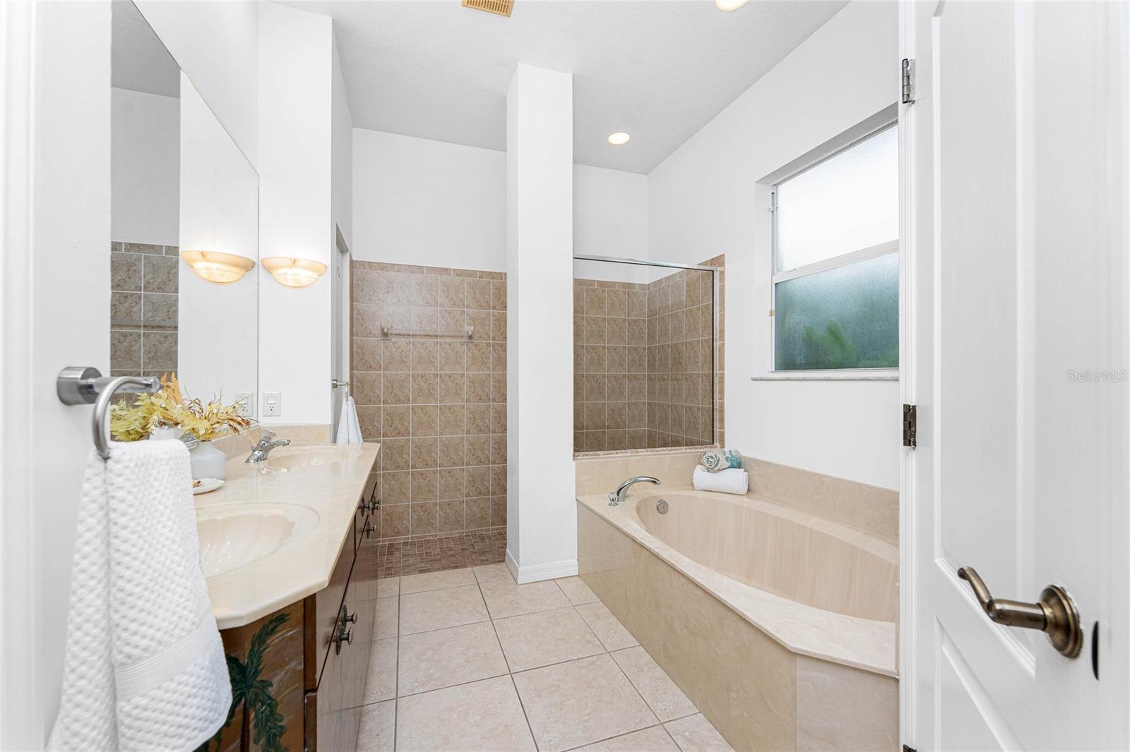 680 LAKESCENE DR, VENICE, FL, 34293