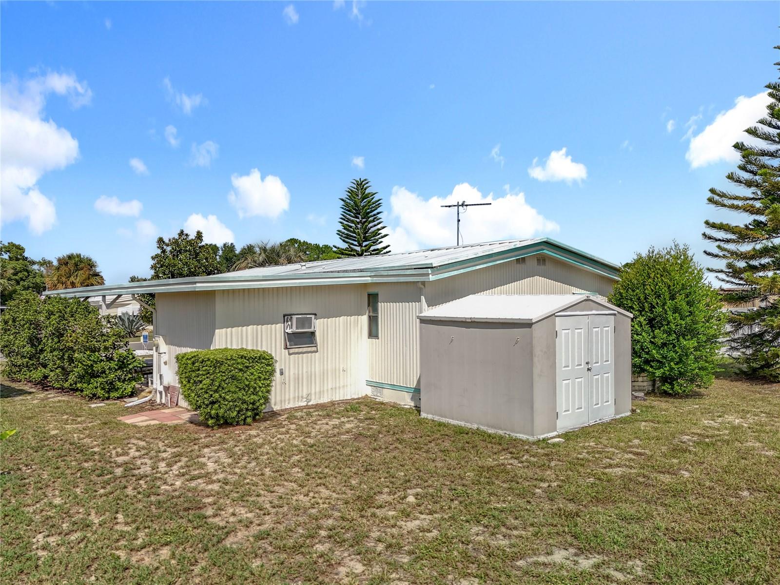 1440 NASSAU CIR, TAVARES, FL, 32778