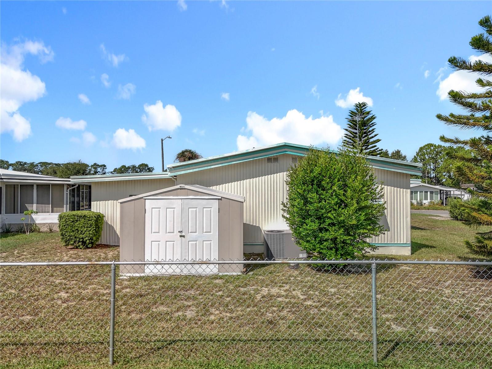 1440 NASSAU CIR, TAVARES, FL, 32778