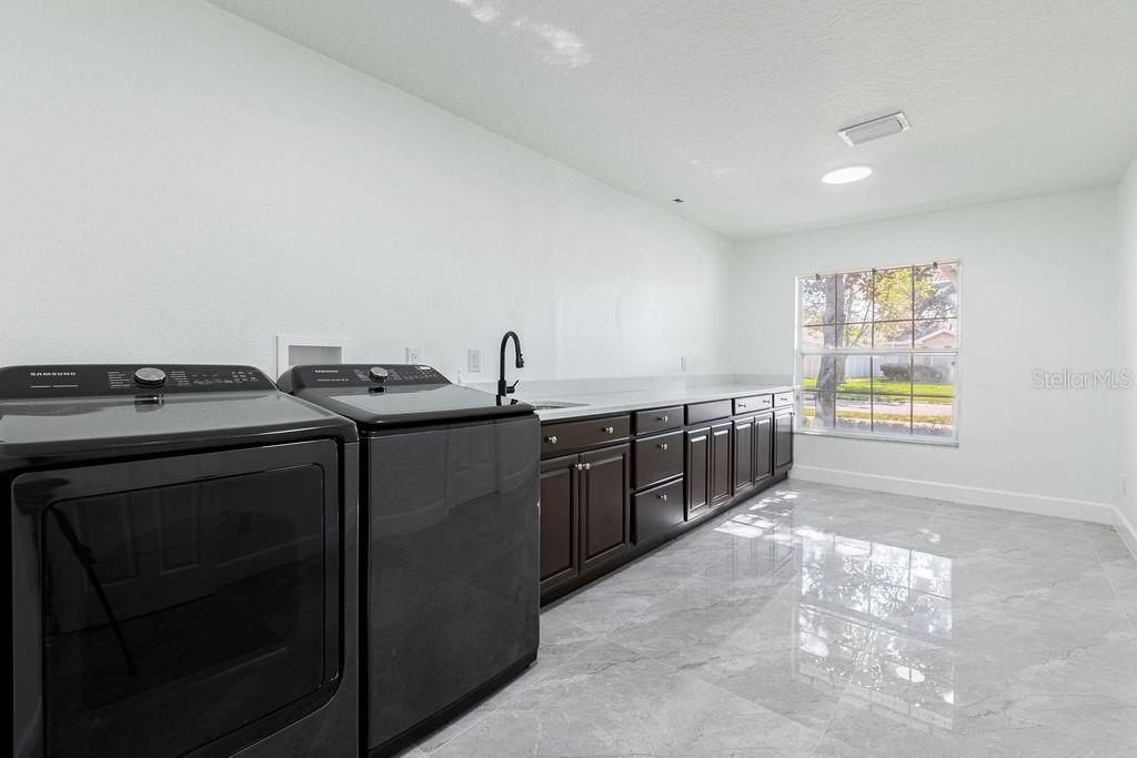 1032 LEGENDS PASS DR, VALRICO, FL, 33594