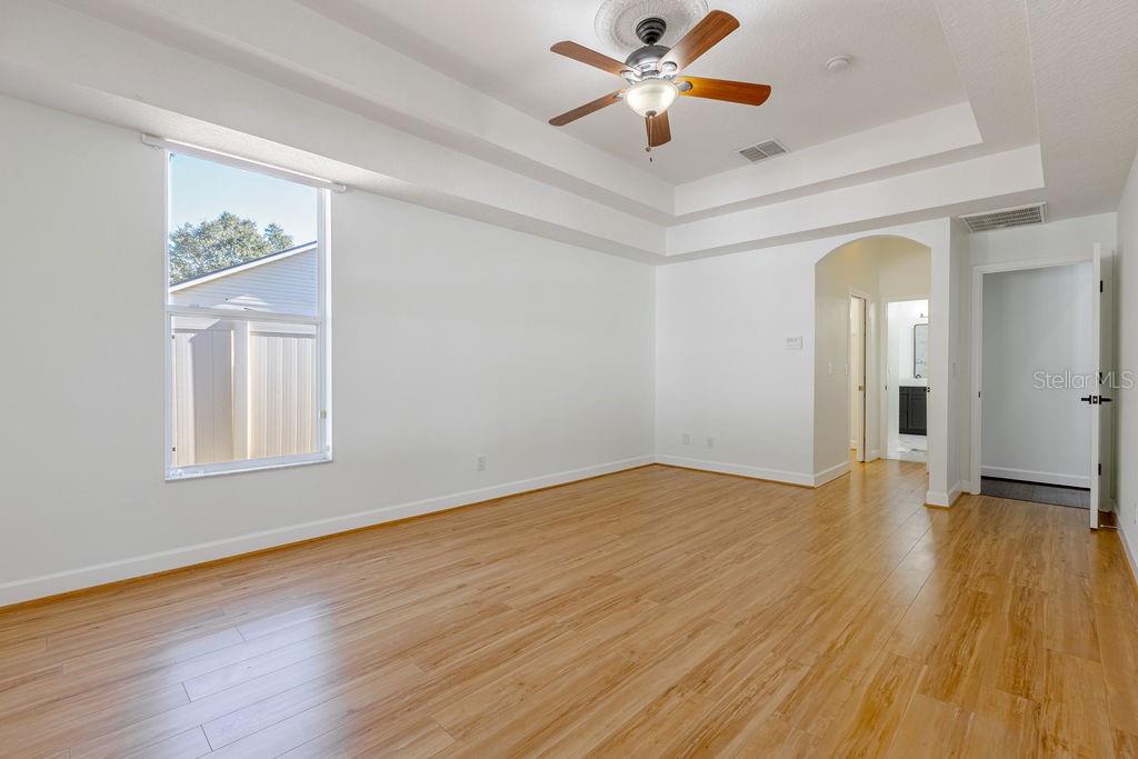 1032 LEGENDS PASS DR, VALRICO, FL, 33594