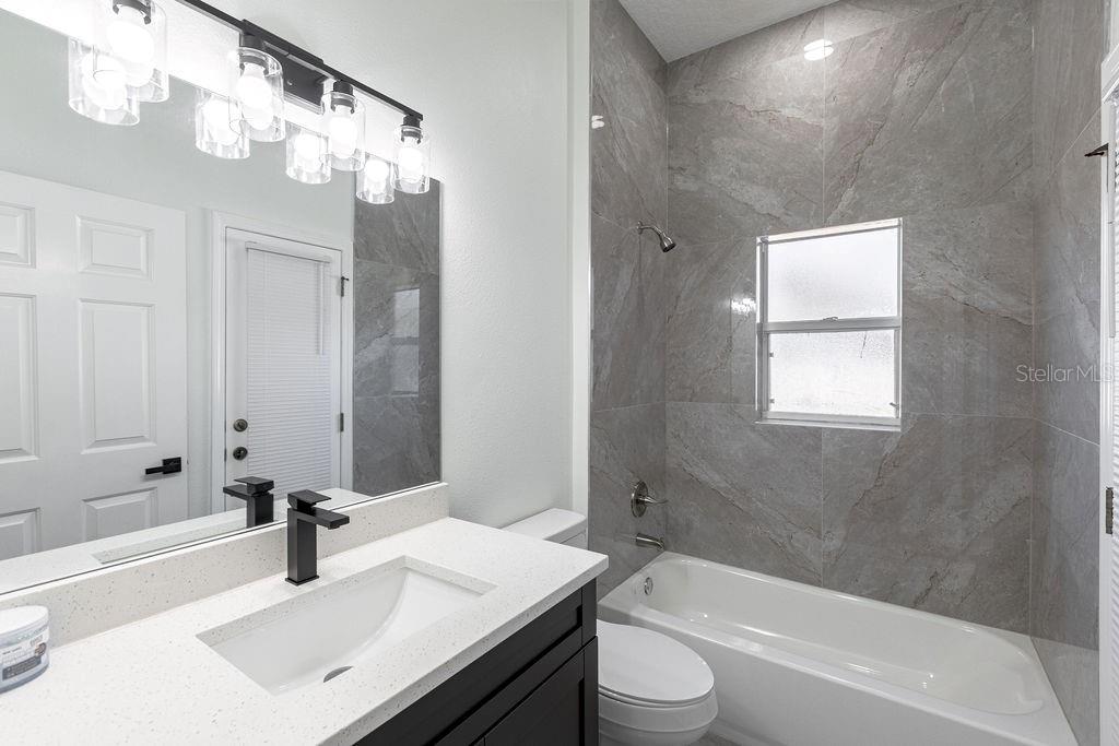 1032 LEGENDS PASS DR, VALRICO, FL, 33594