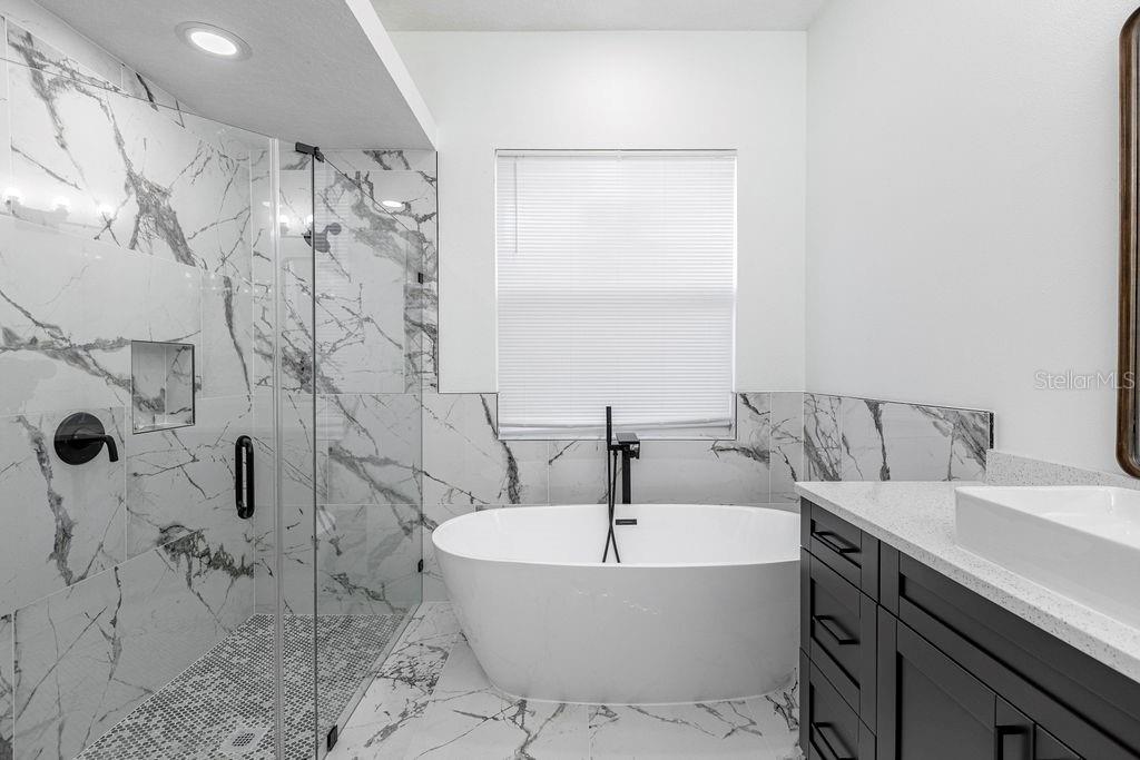 1032 LEGENDS PASS DR, VALRICO, FL, 33594