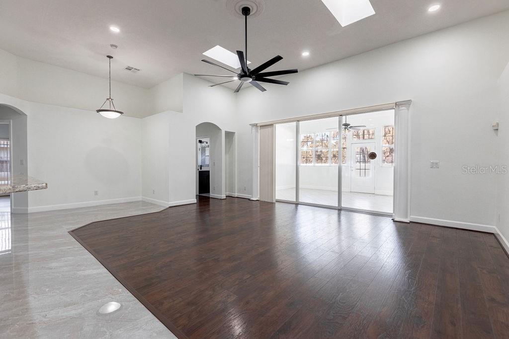 1032 LEGENDS PASS DR, VALRICO, FL, 33594