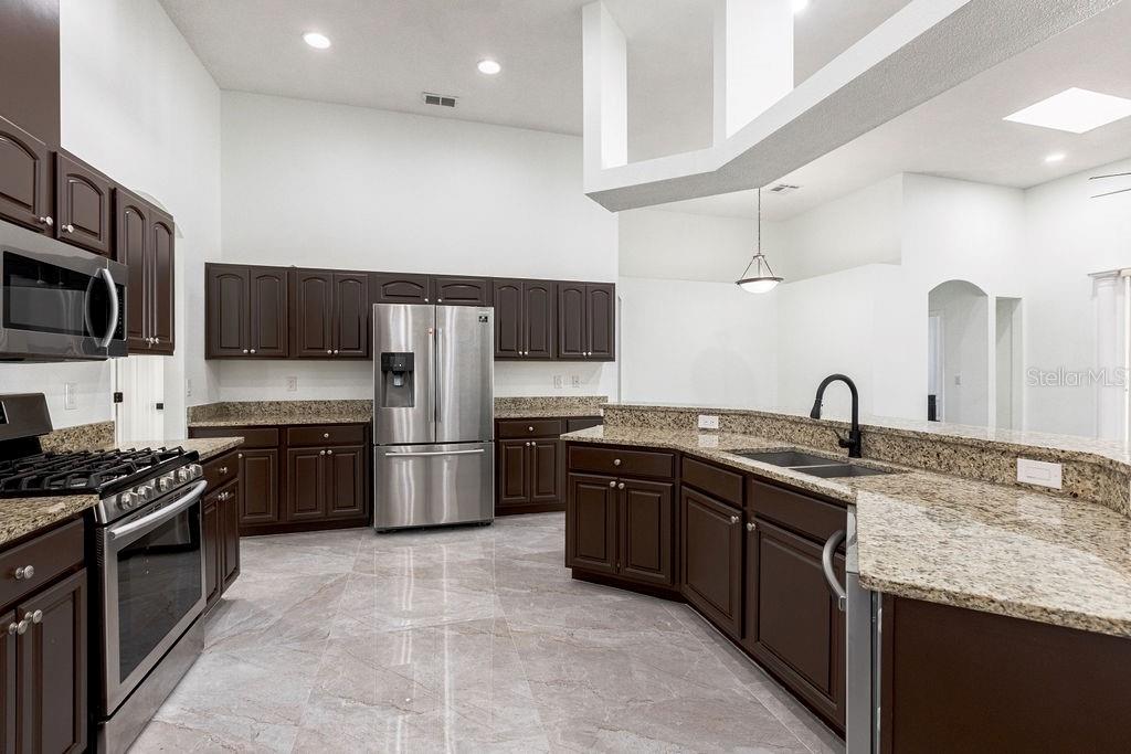 1032 LEGENDS PASS DR, VALRICO, FL, 33594