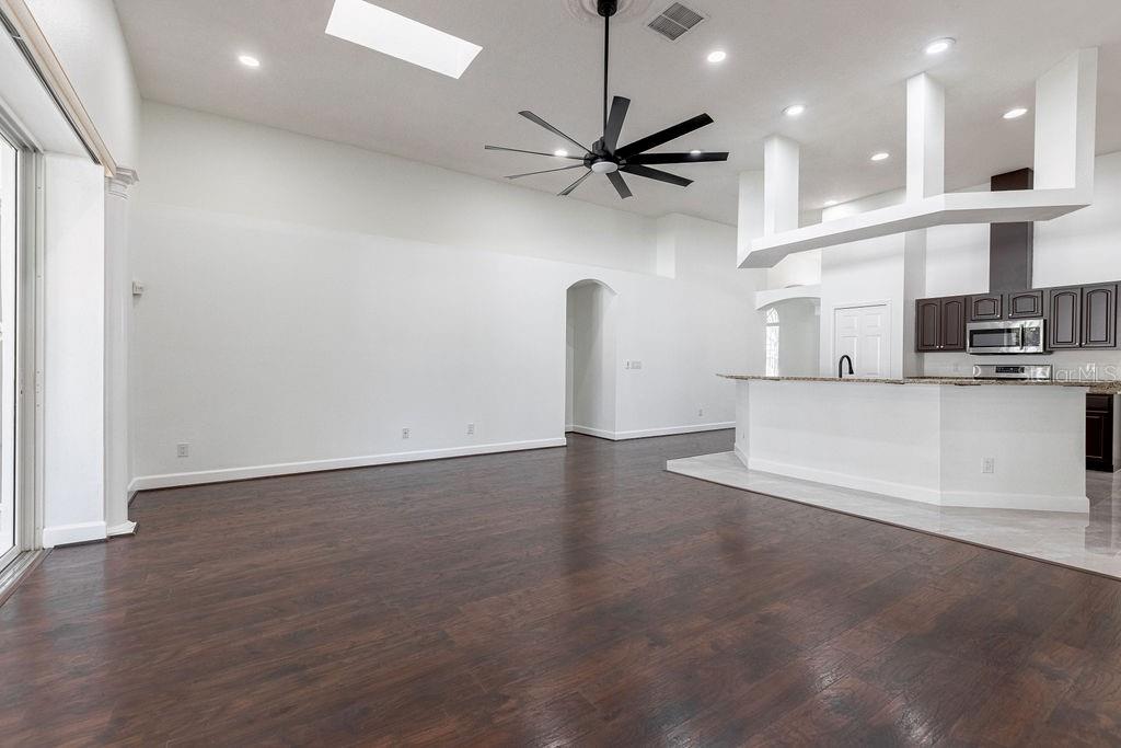 1032 LEGENDS PASS DR, VALRICO, FL, 33594