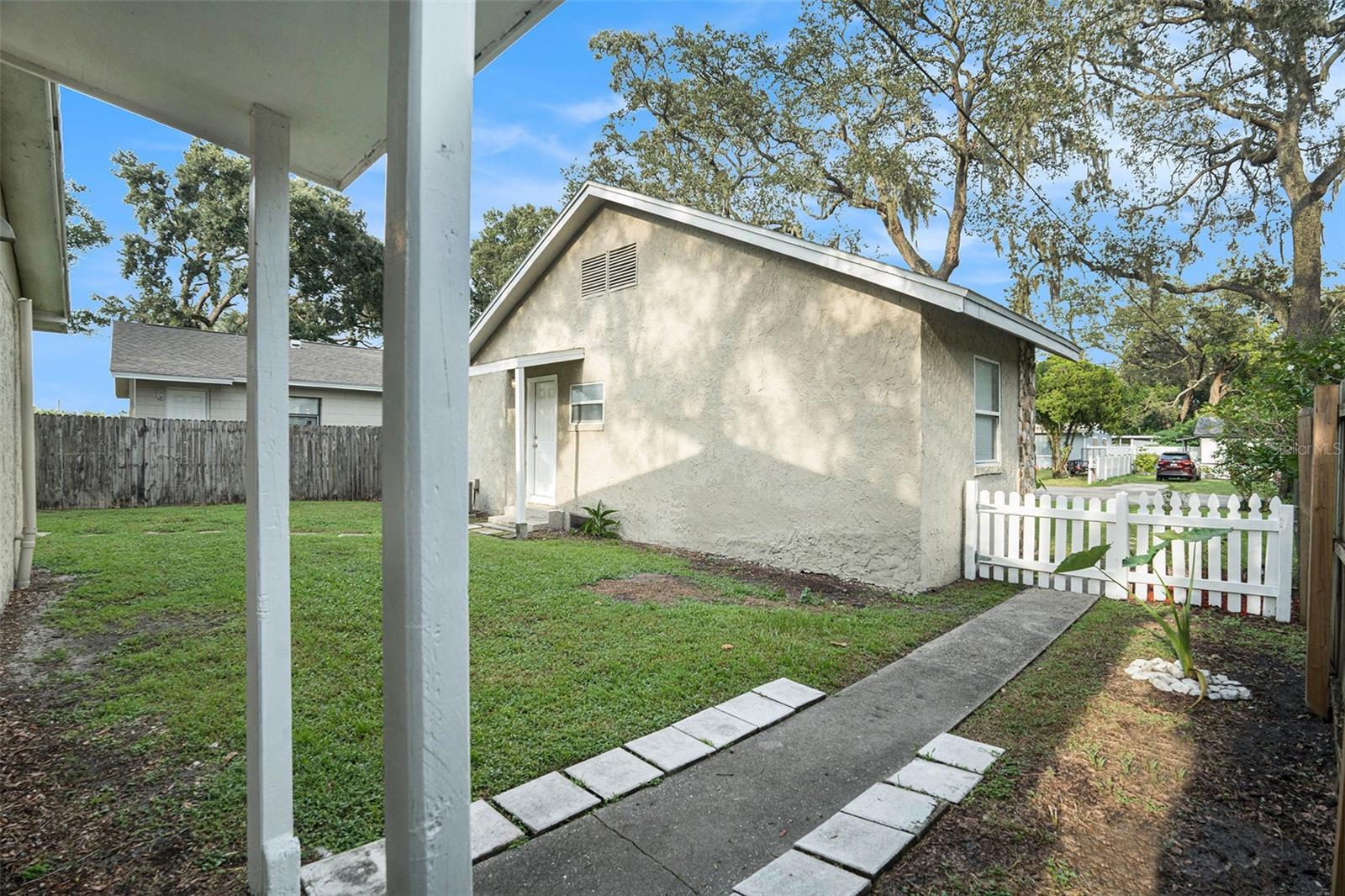 8920 N DEXTER AVE, TAMPA, FL, 33604