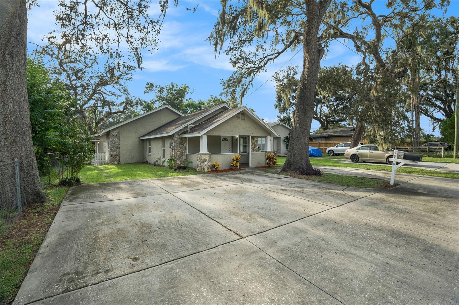 8920 N DEXTER AVE, TAMPA, FL, 33604