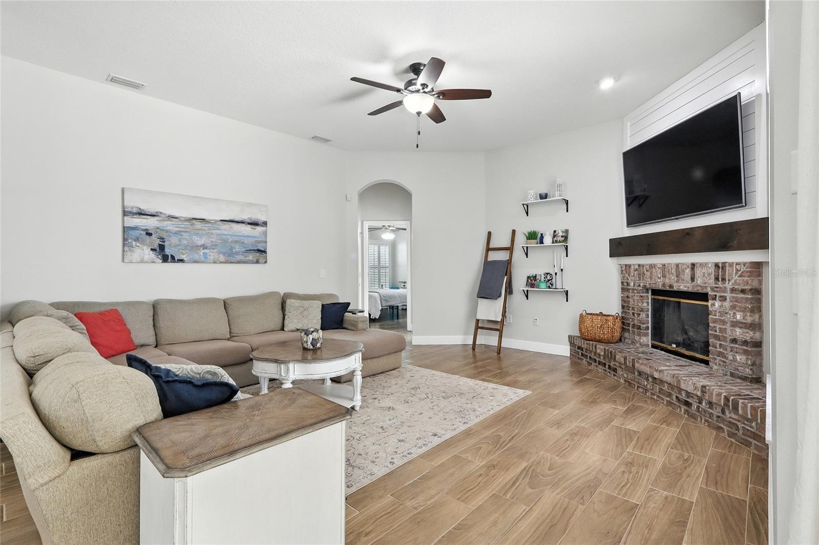 16211 BRIDGEPARK DR, LITHIA, FL, 33547