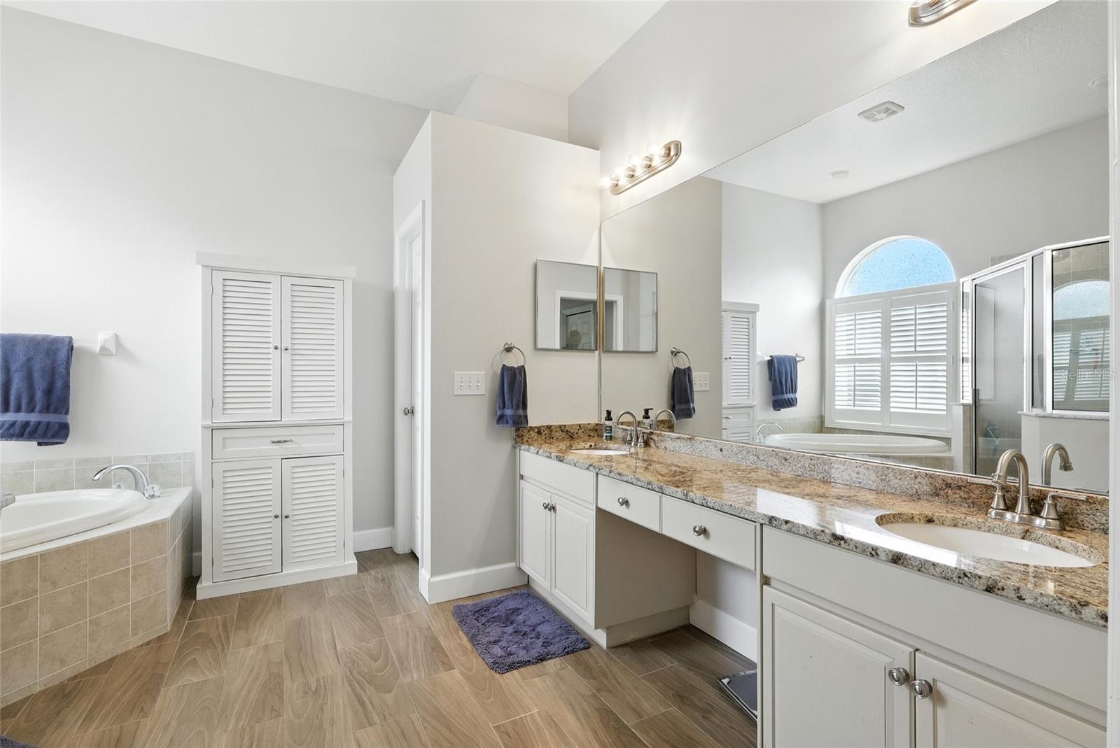 16211 BRIDGEPARK DR, LITHIA, FL, 33547