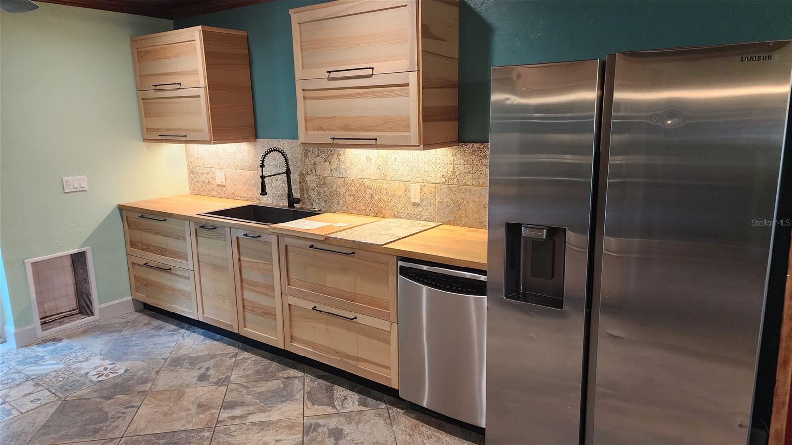 8516 RIVERSIDE DR, PUNTA GORDA, FL, 33982