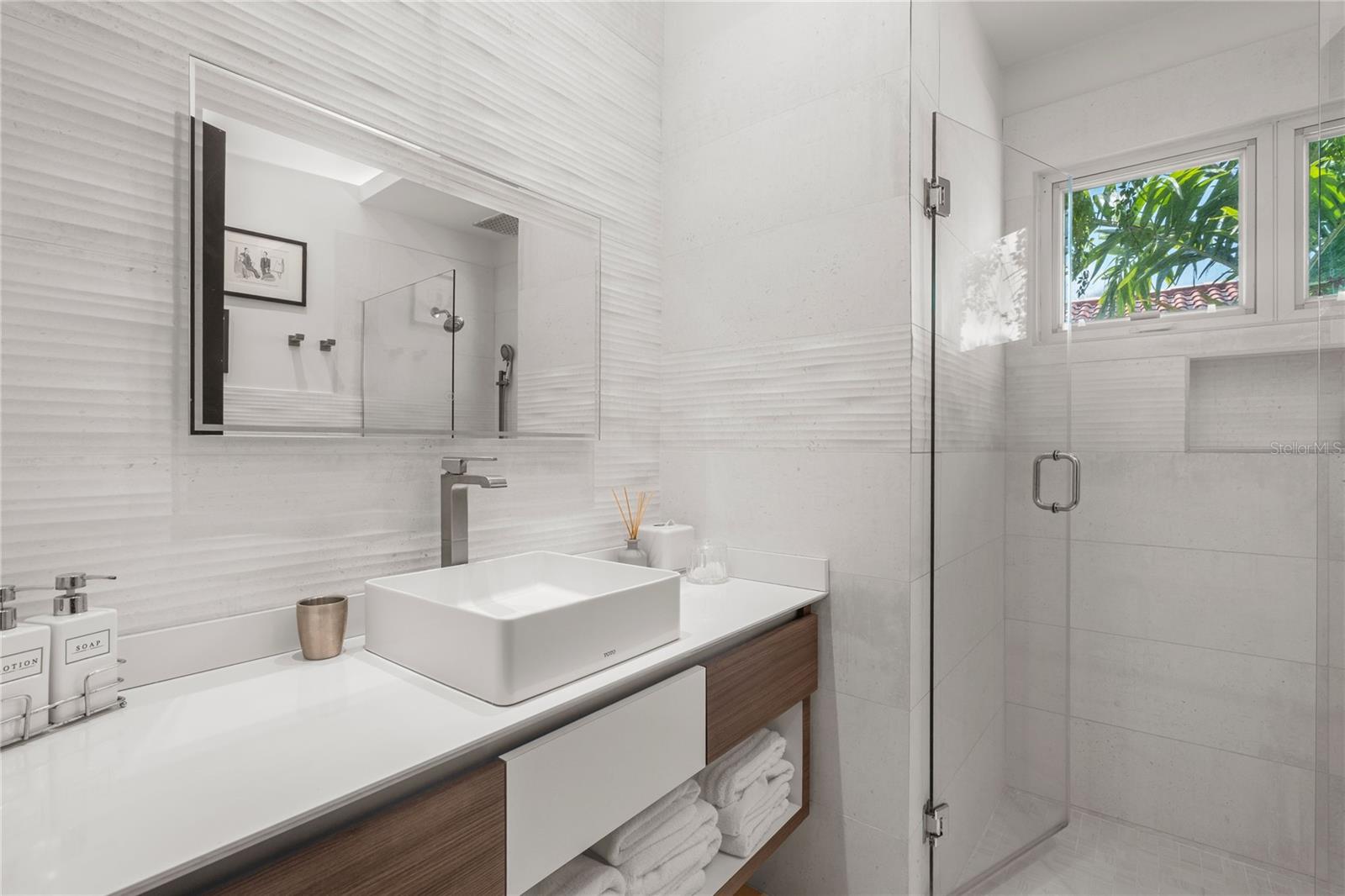 PR9115853 Property Photo