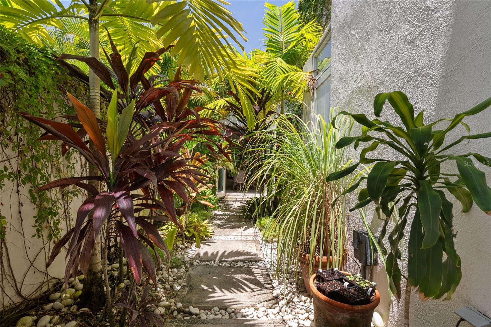 PR9115853 Property Photo