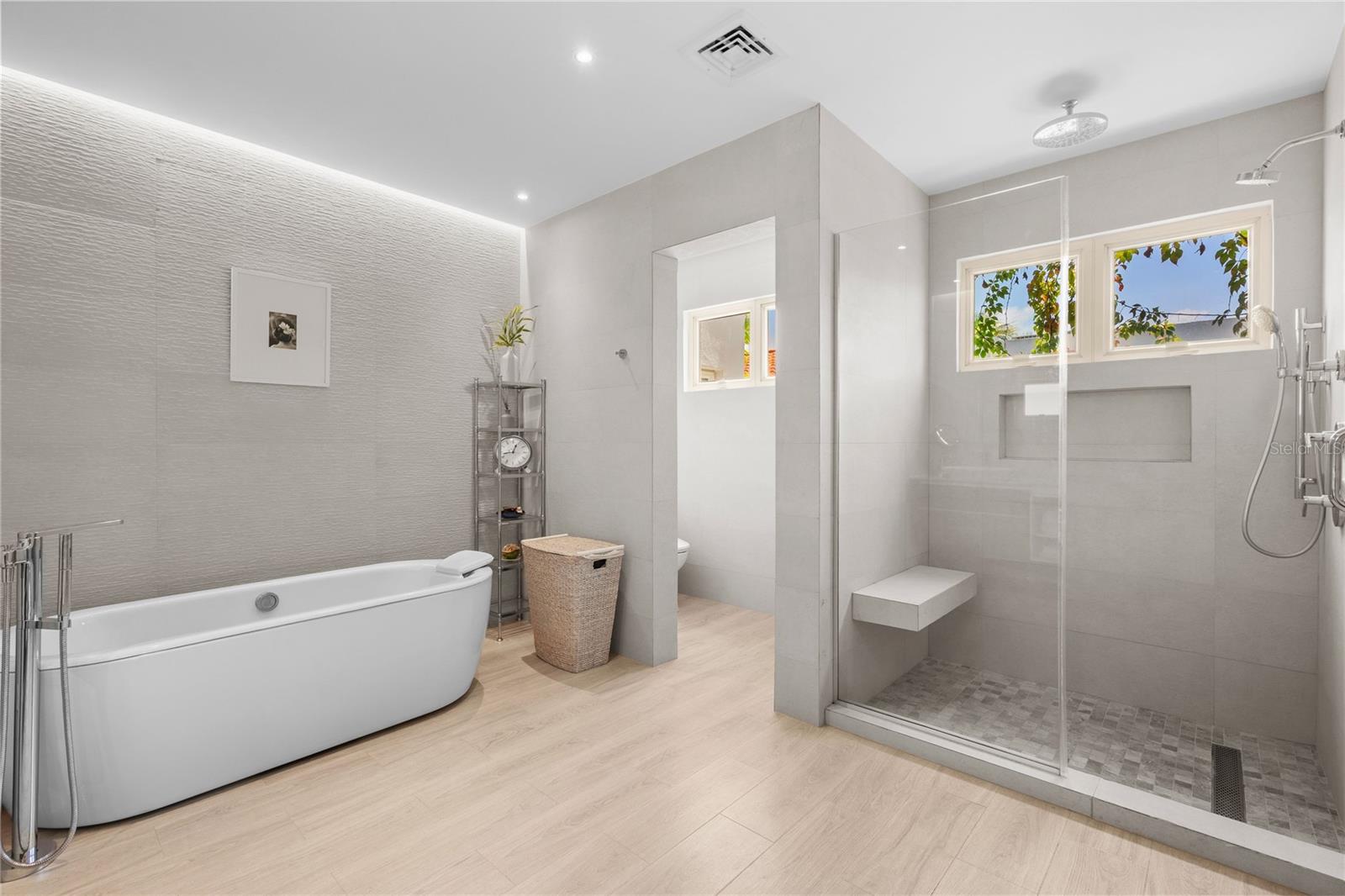 PR9115853 Property Photo