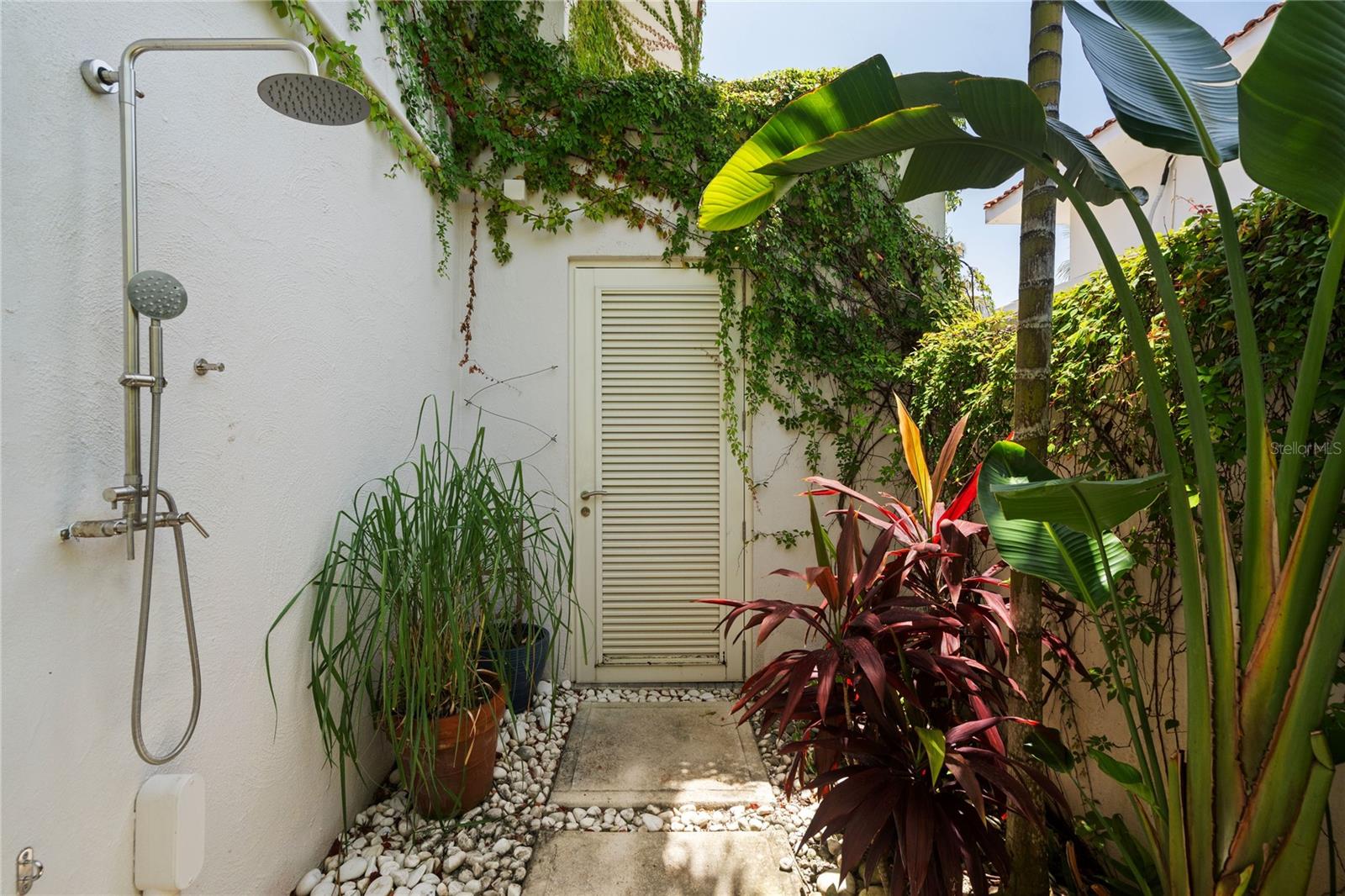 PR9115853 Property Photo