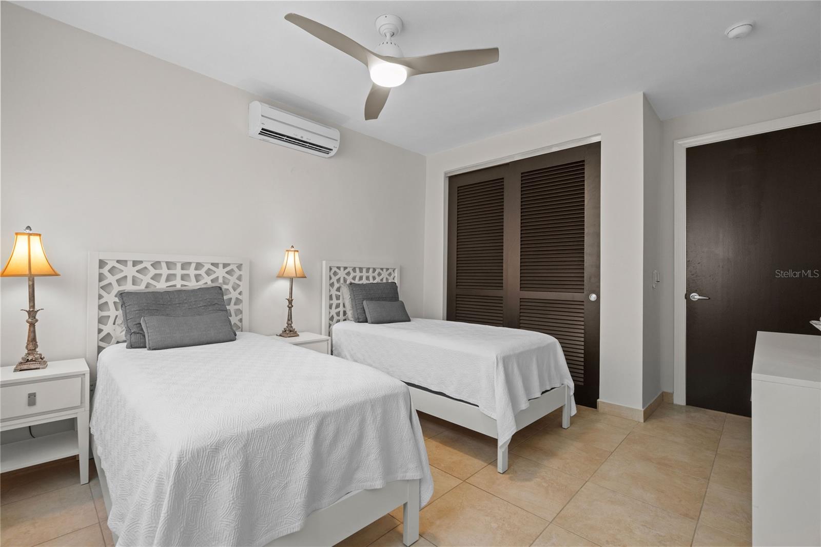 PR9115853 Property Photo