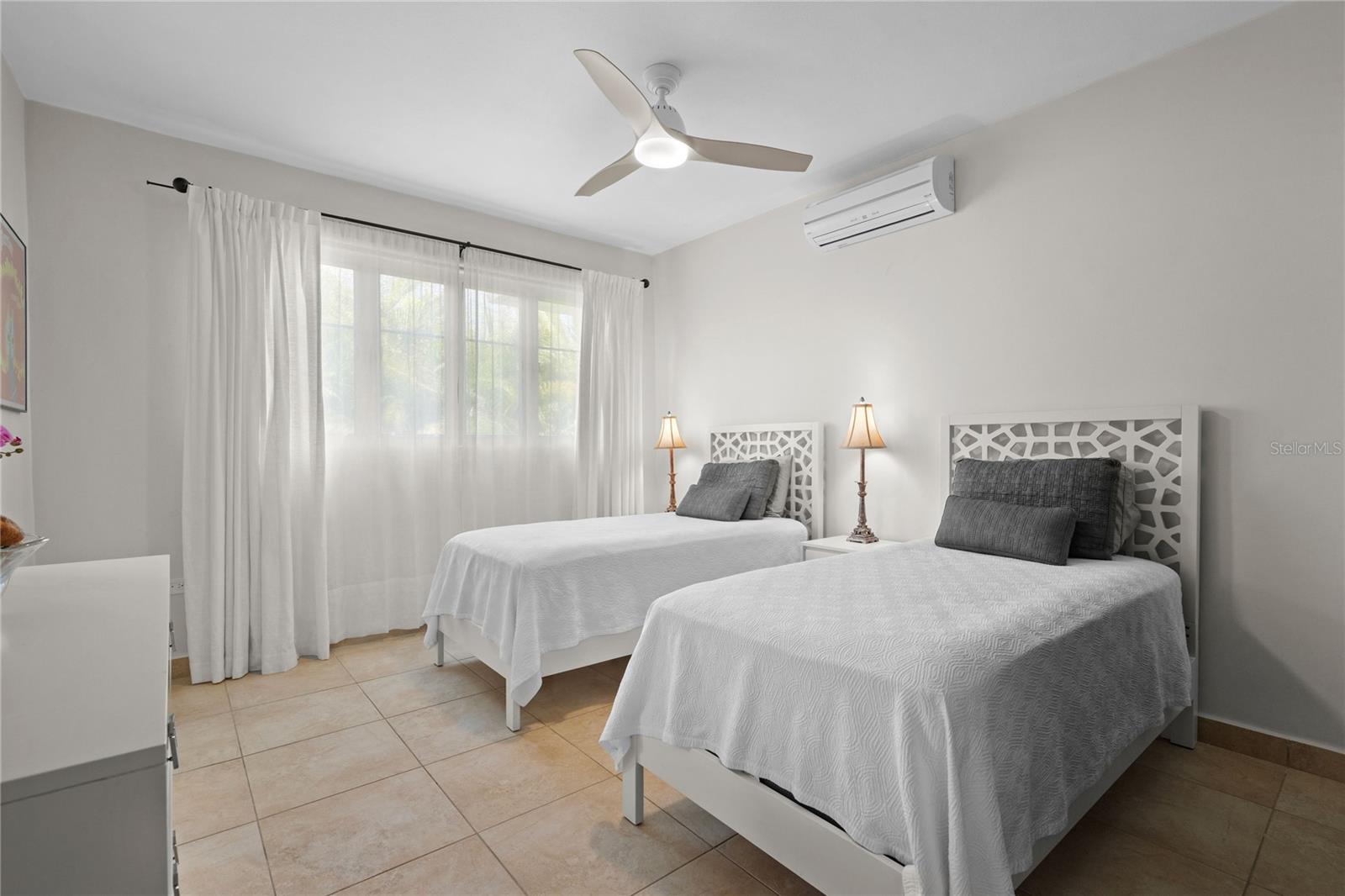 PR9115853 Property Photo