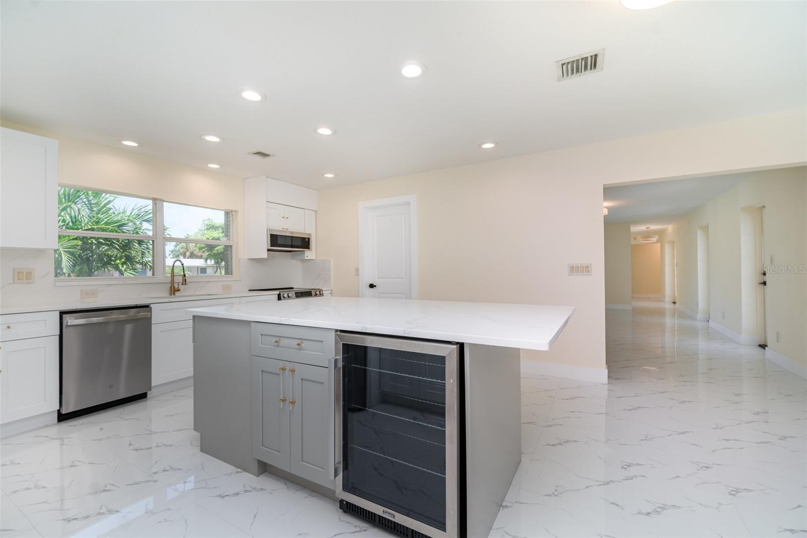 625 W OLYMPIA AVE, PUNTA GORDA, FL, 33950