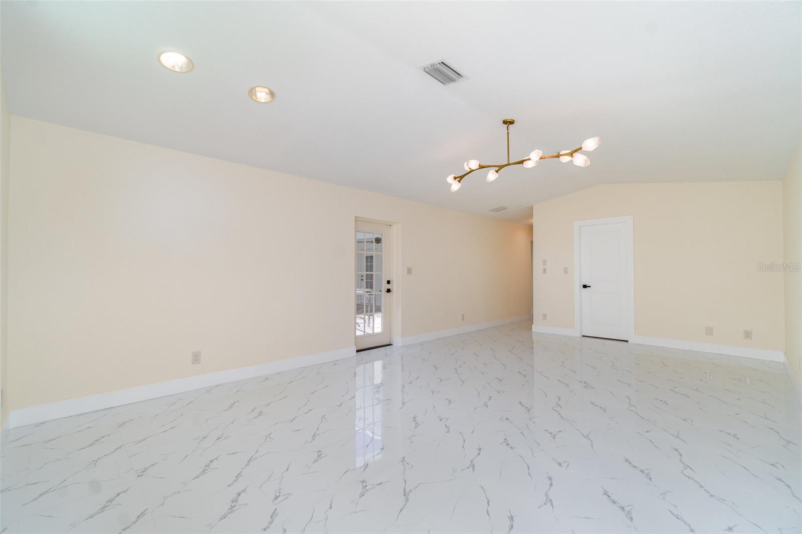 625 W OLYMPIA AVE, PUNTA GORDA, FL, 33950