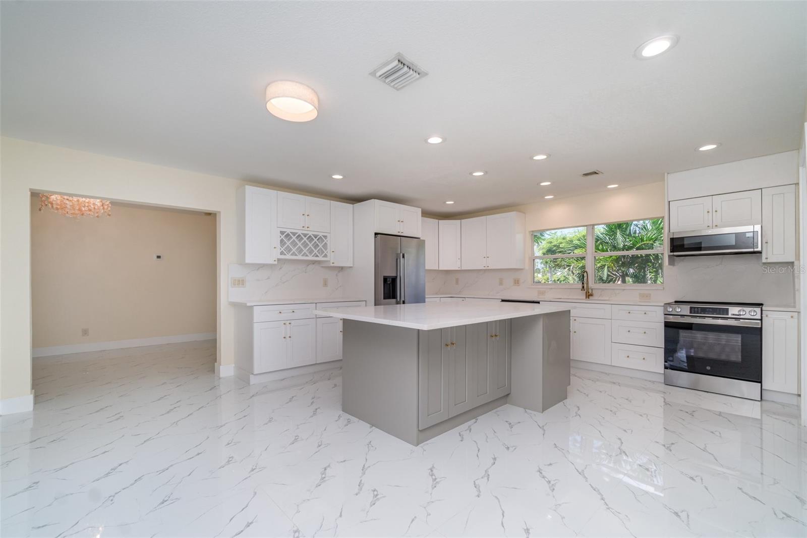 625 W OLYMPIA AVE, PUNTA GORDA, FL, 33950