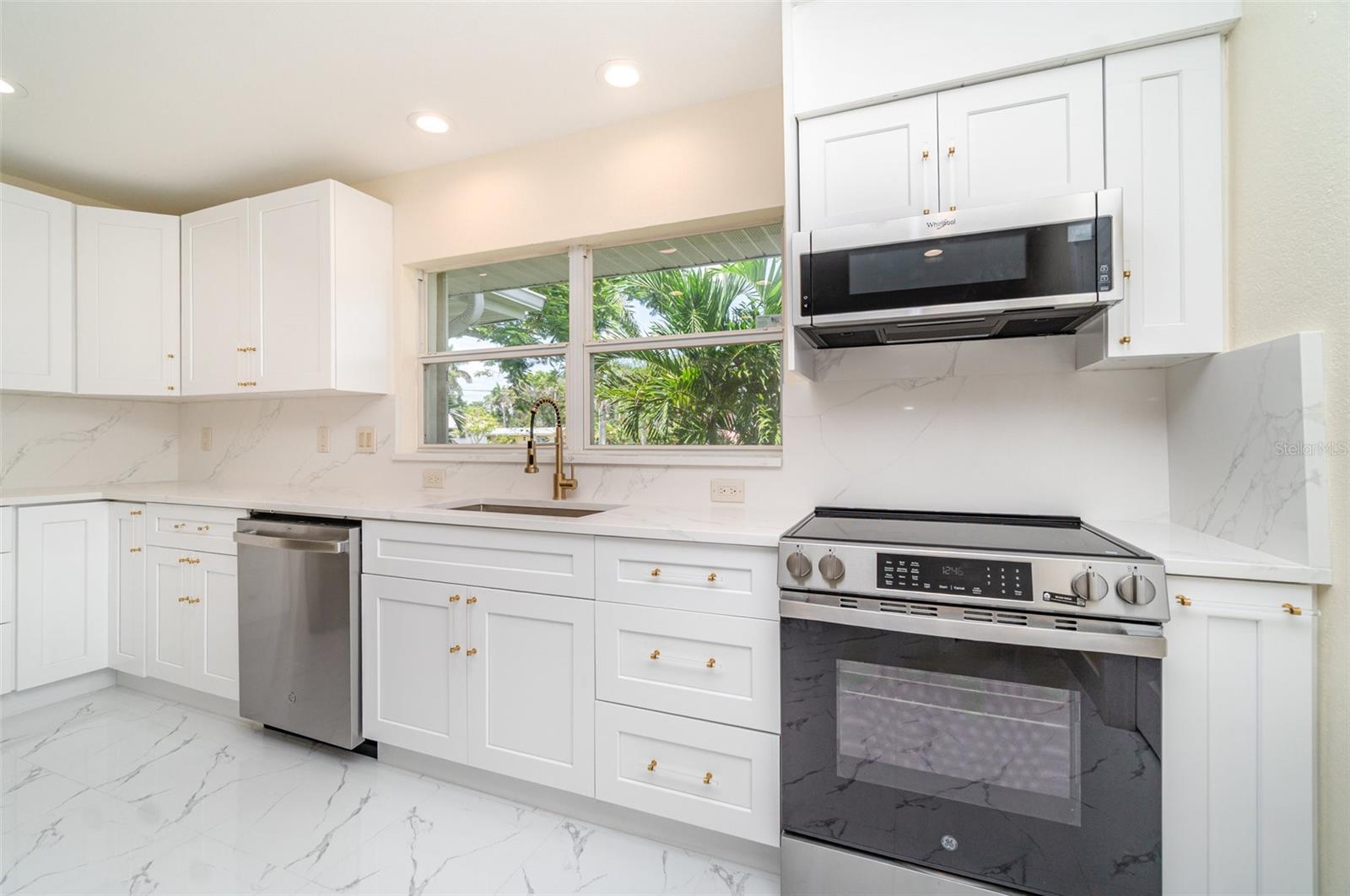 625 W OLYMPIA AVE, PUNTA GORDA, FL, 33950