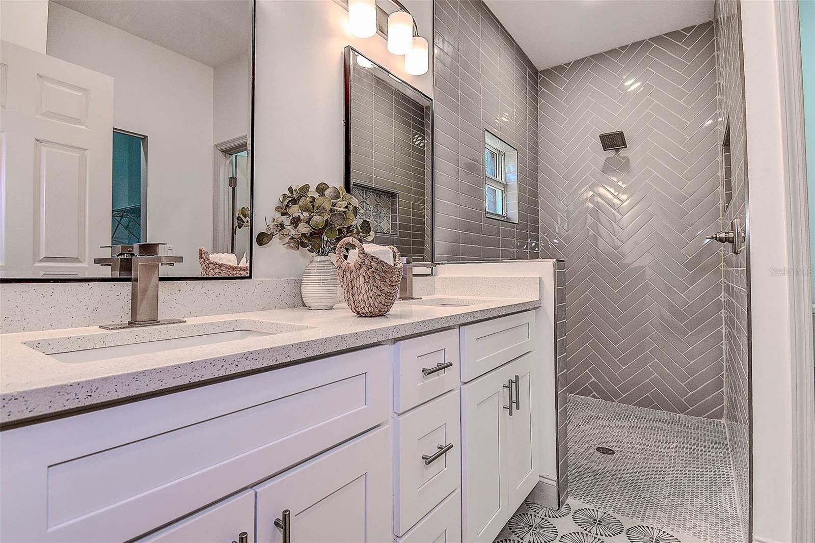 5105 68TH WAY N, ST PETERSBURG, FL, 33709