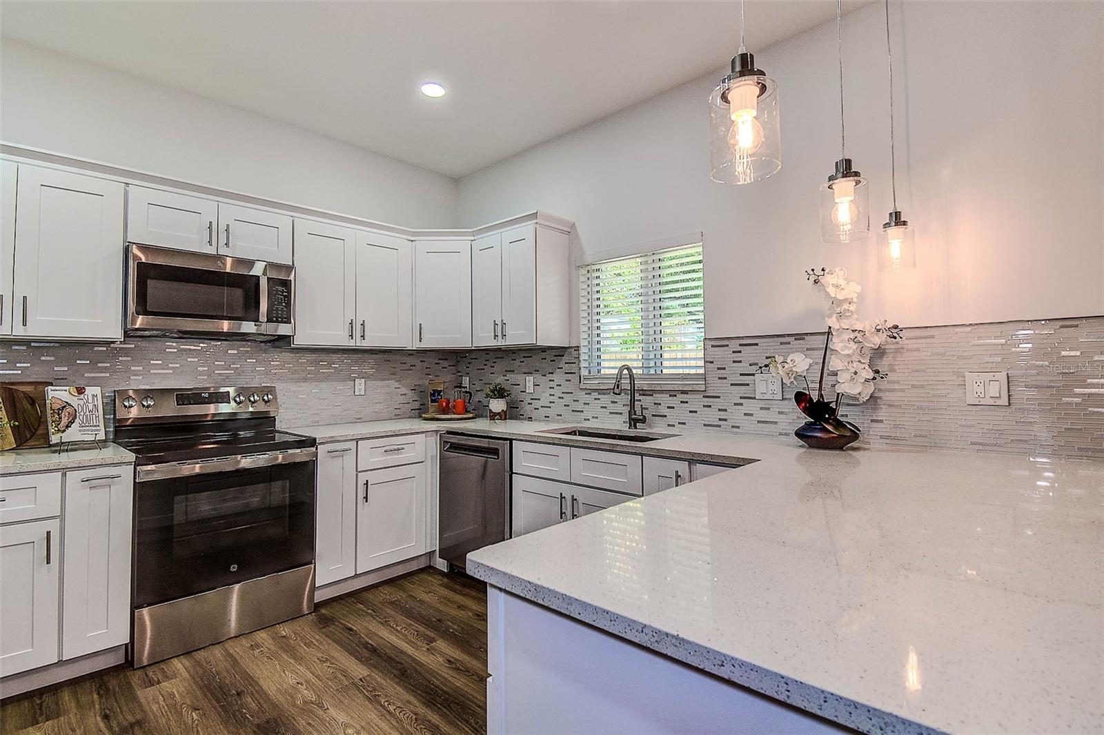 5105 68TH WAY N, ST PETERSBURG, FL, 33709