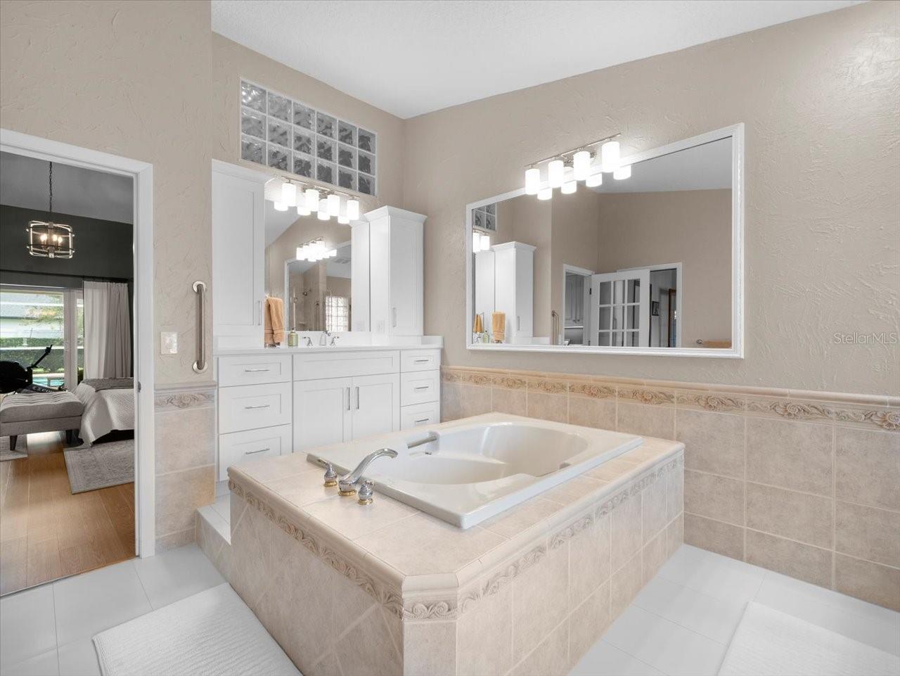 13707 WALBROOKE DR, TAMPA, FL, 33624