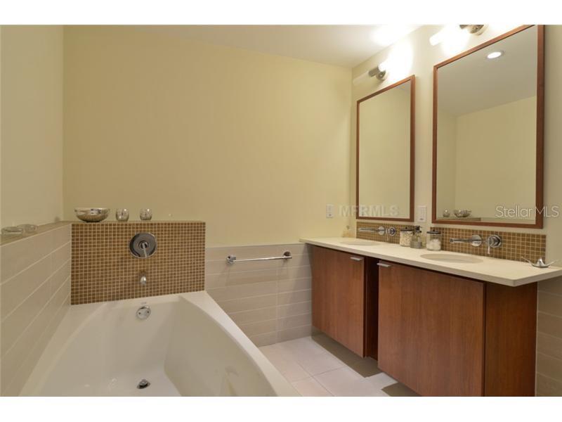 912 CHANNELSIDE DR #2319, TAMPA, FL, 33602