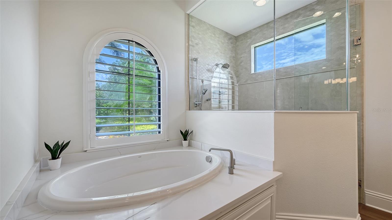 A4664038 Property Photo