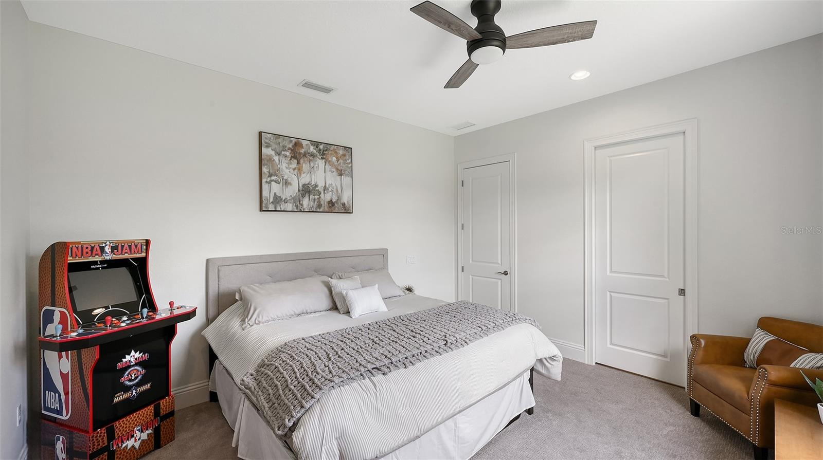 A4664038 Property Photo