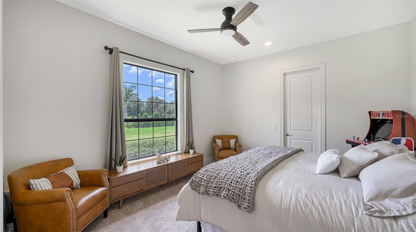A4664038 Property Photo