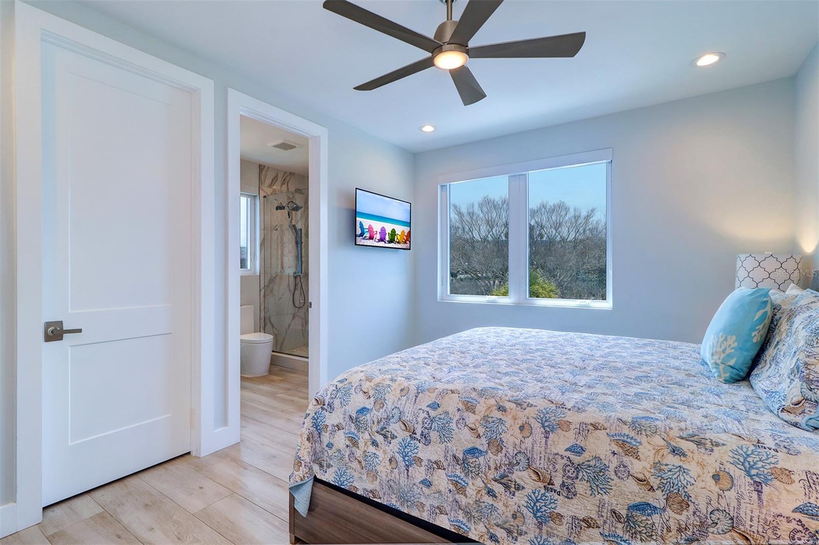 TB8424263 Property Photo