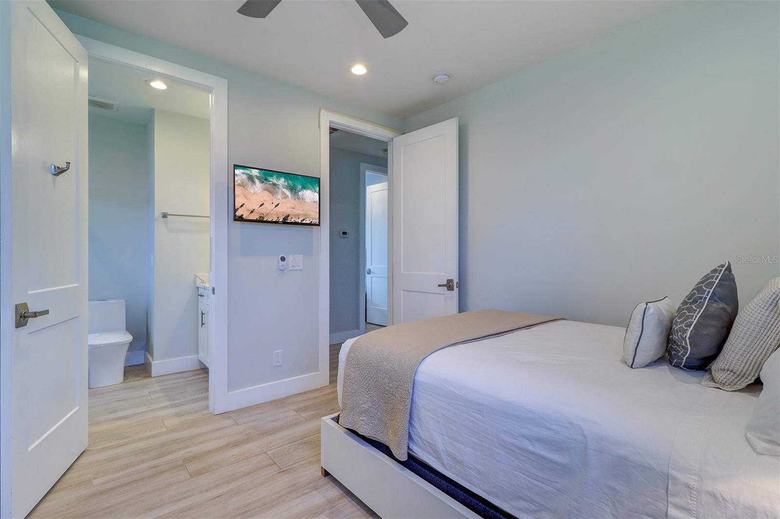 TB8424263 Property Photo